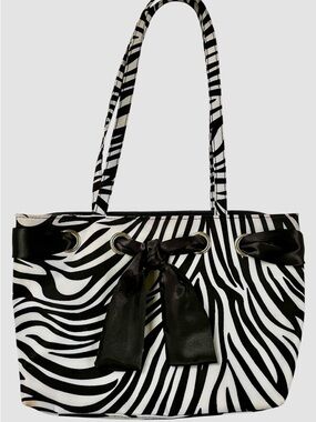 Zebra black/white waterresist ribbon bow, grommets tote/shoulder bag
Very good